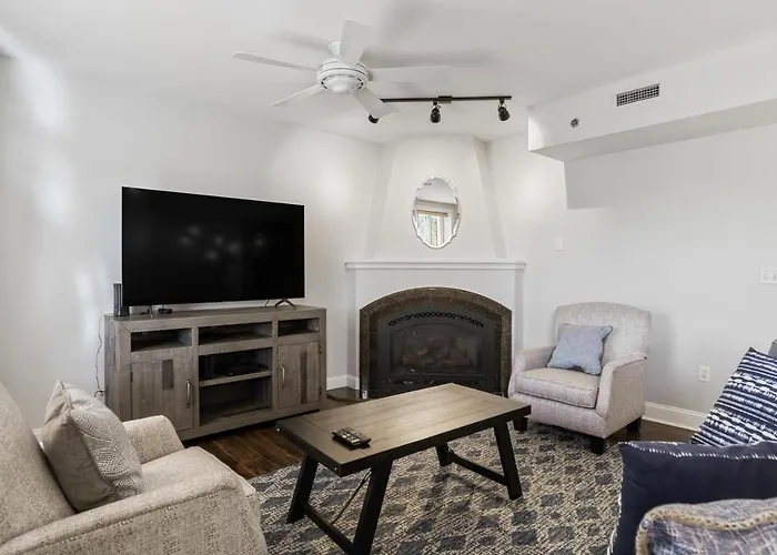 8 Village Lane 401